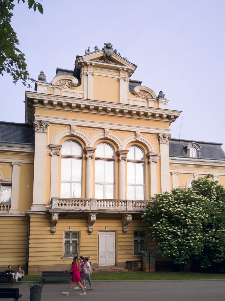Западното крило на Царския дворец, емблема на Стара София