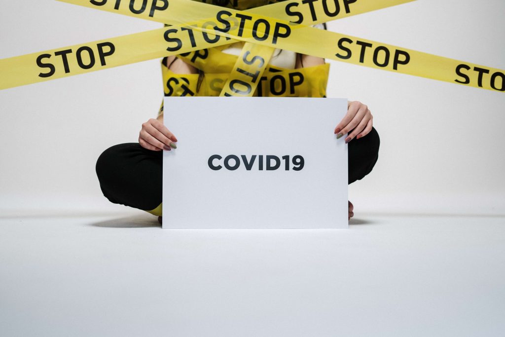 знак STOP COVID-19